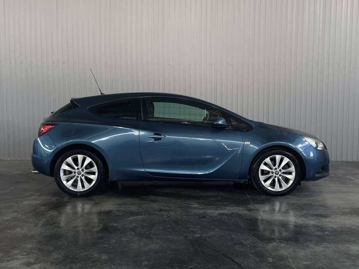 Opel Astra GTC, 2014 - фото №4