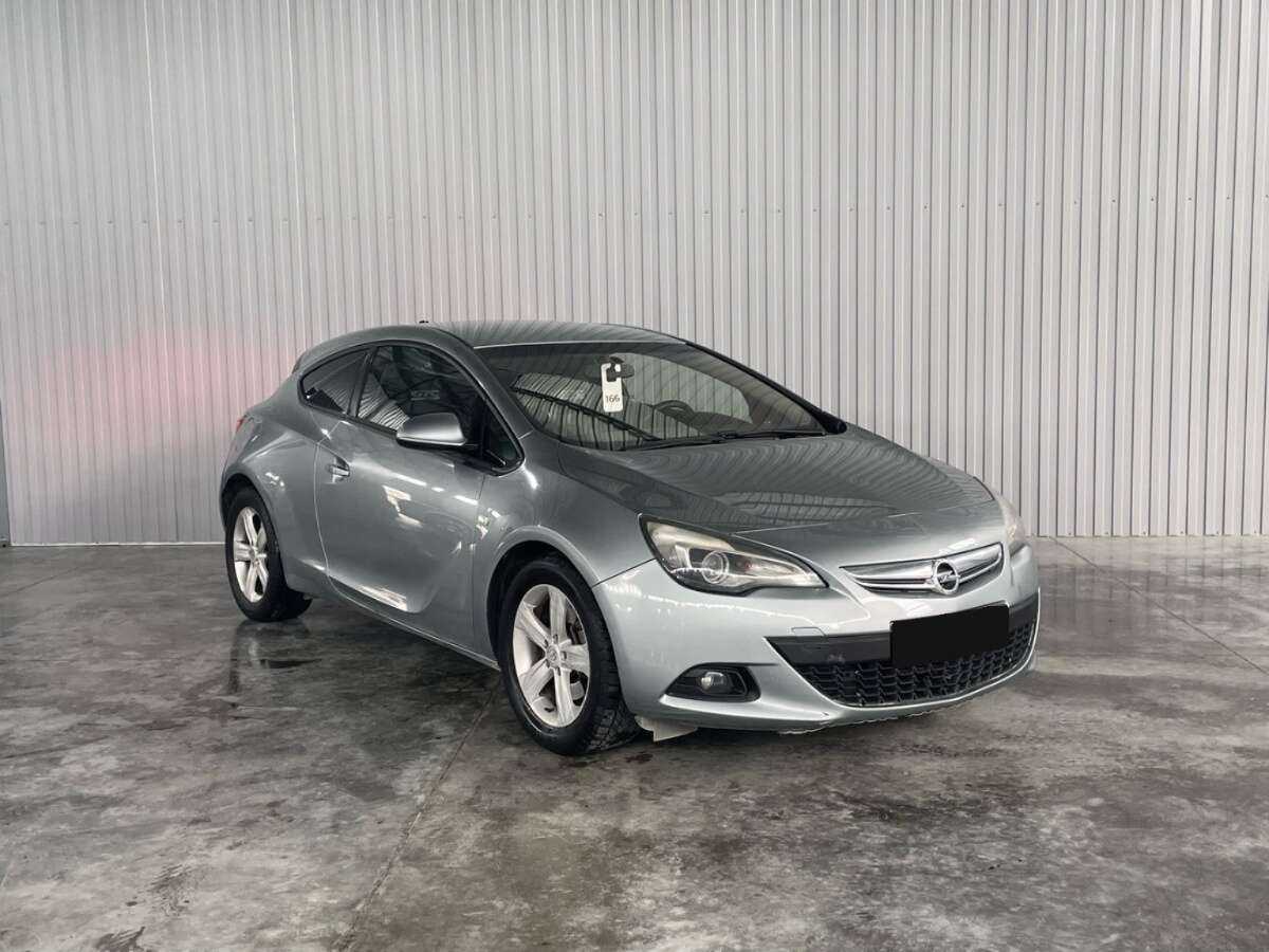 Opel Astra GTC, 2012 - фото №3