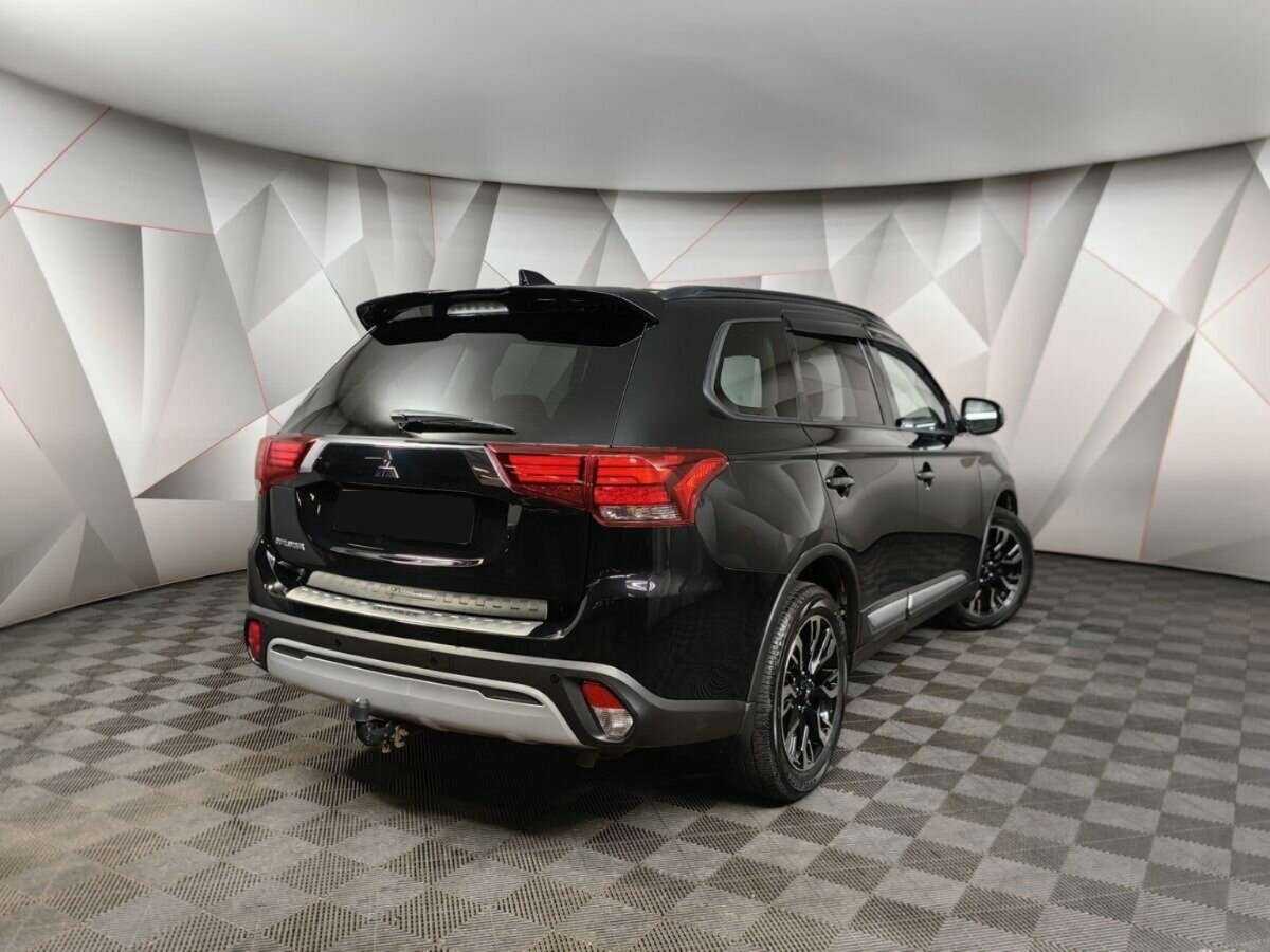 Mitsubishi Outlander, 2022 - фото №2