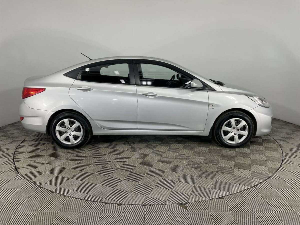 Hyundai Solaris, 2012 - фото №4