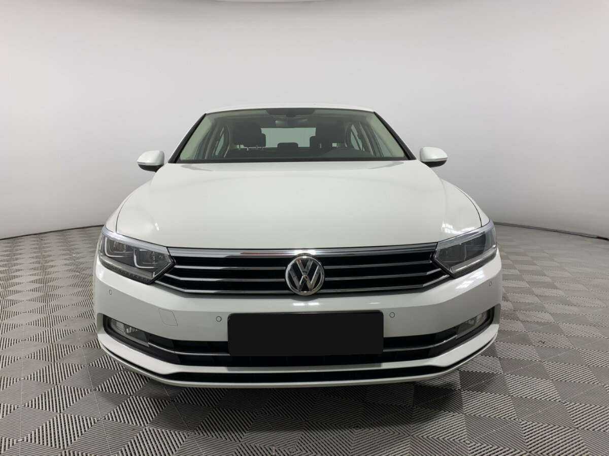 Volkswagen Passat, 2019 - фото №2