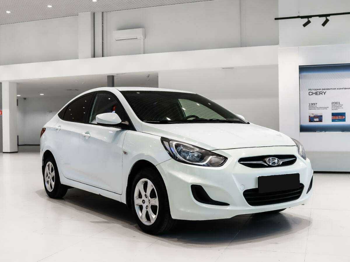 Hyundai Solaris, 2012 - фото №3