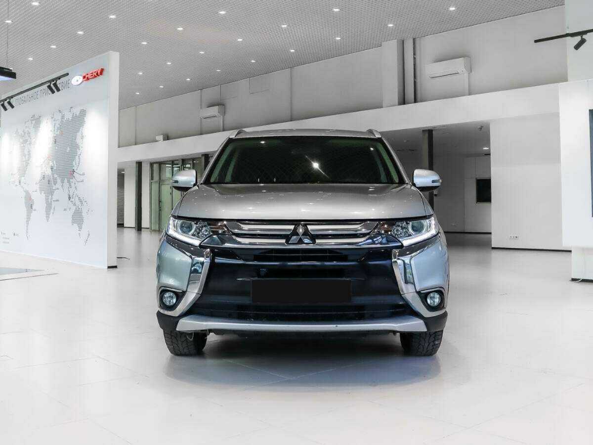Mitsubishi Outlander, 2016 - фото №2