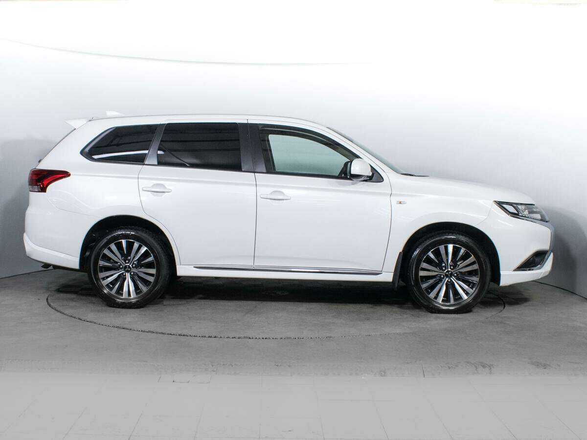 Mitsubishi Outlander, 2022 - фото №4