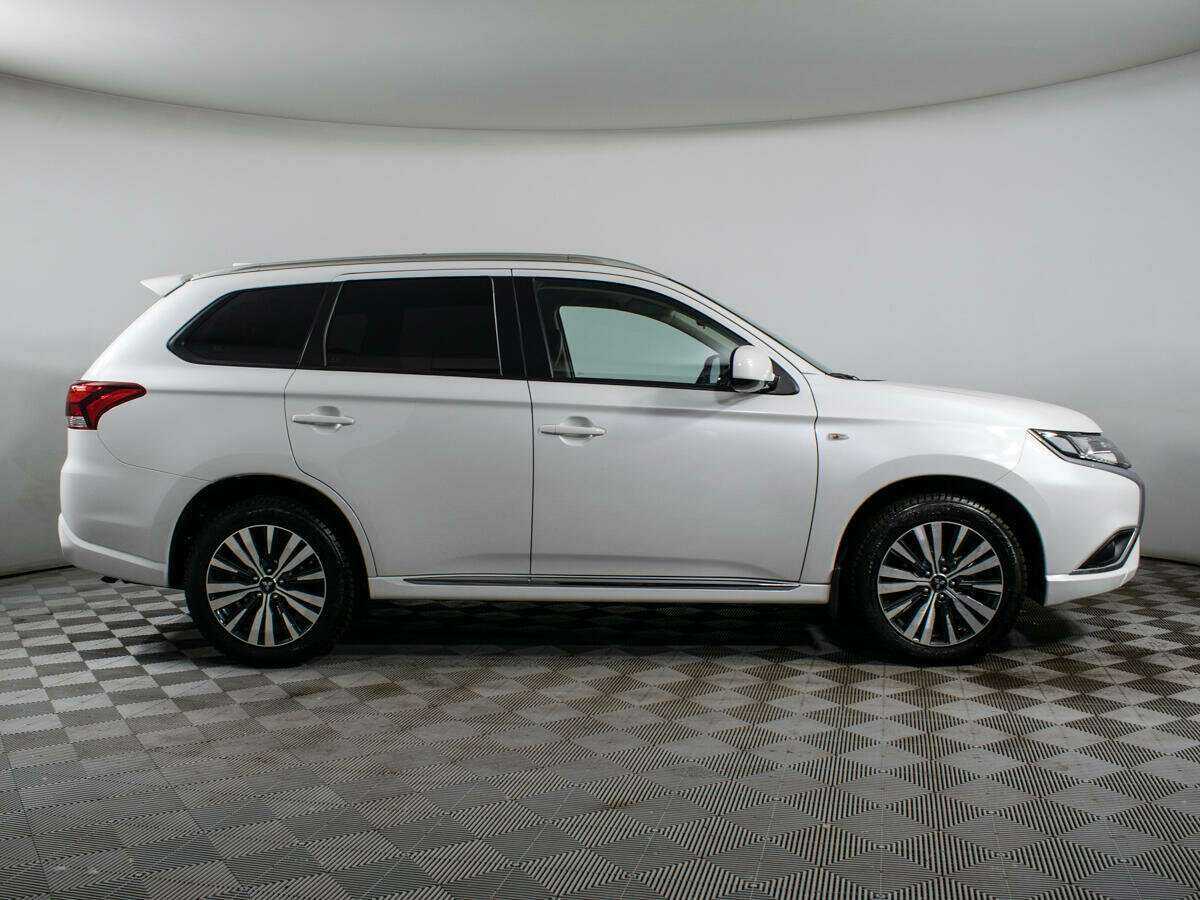 Mitsubishi Outlander, 2022 - фото №4