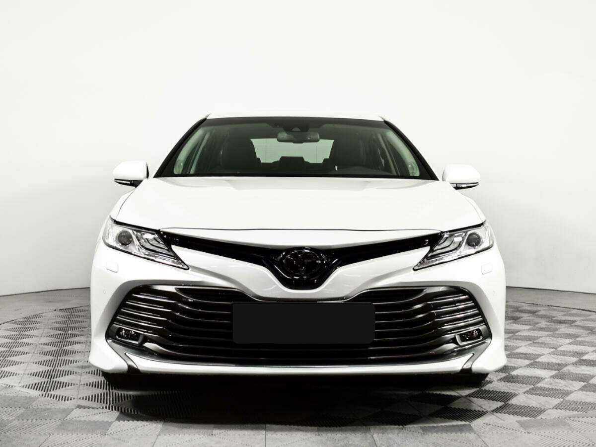 Toyota Camry, 2020 - фото №2