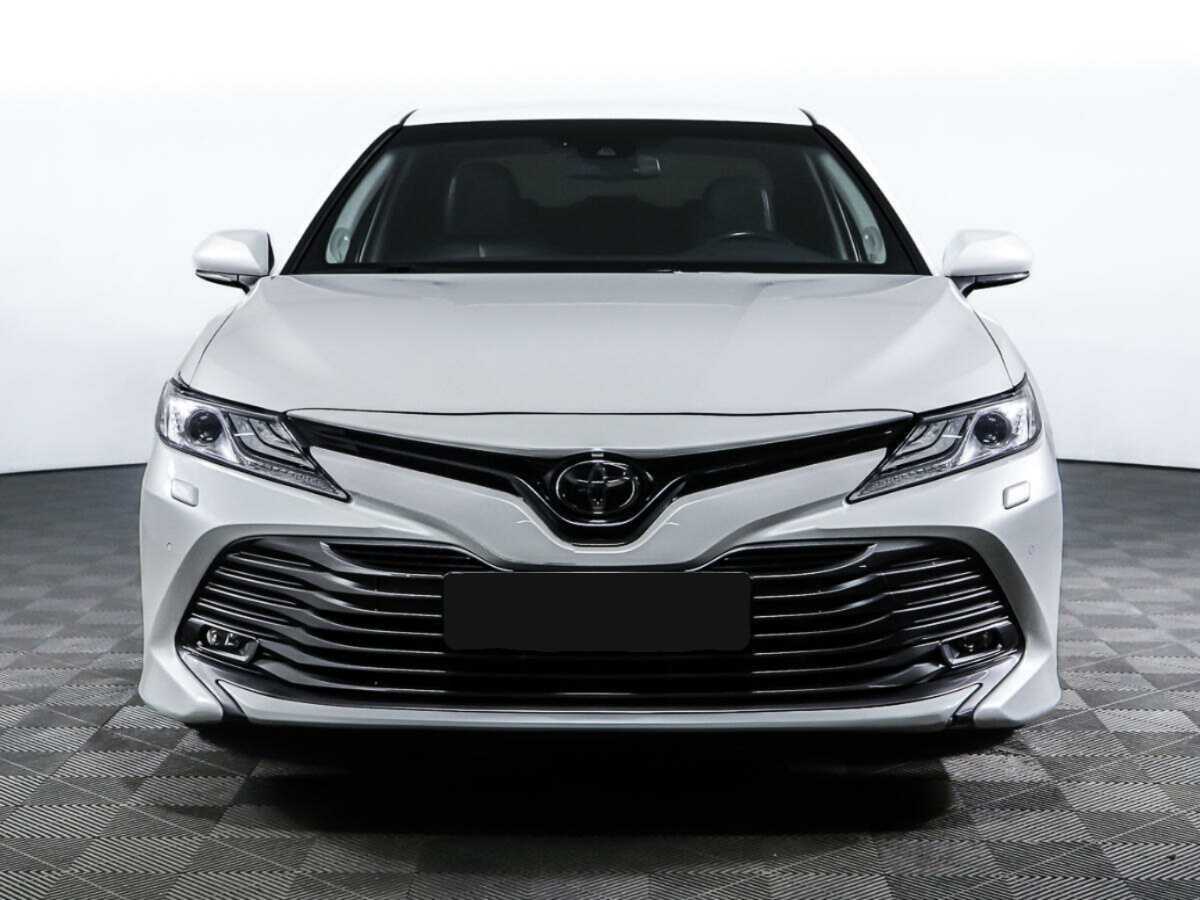 Toyota Camry, 2018 - фото №2