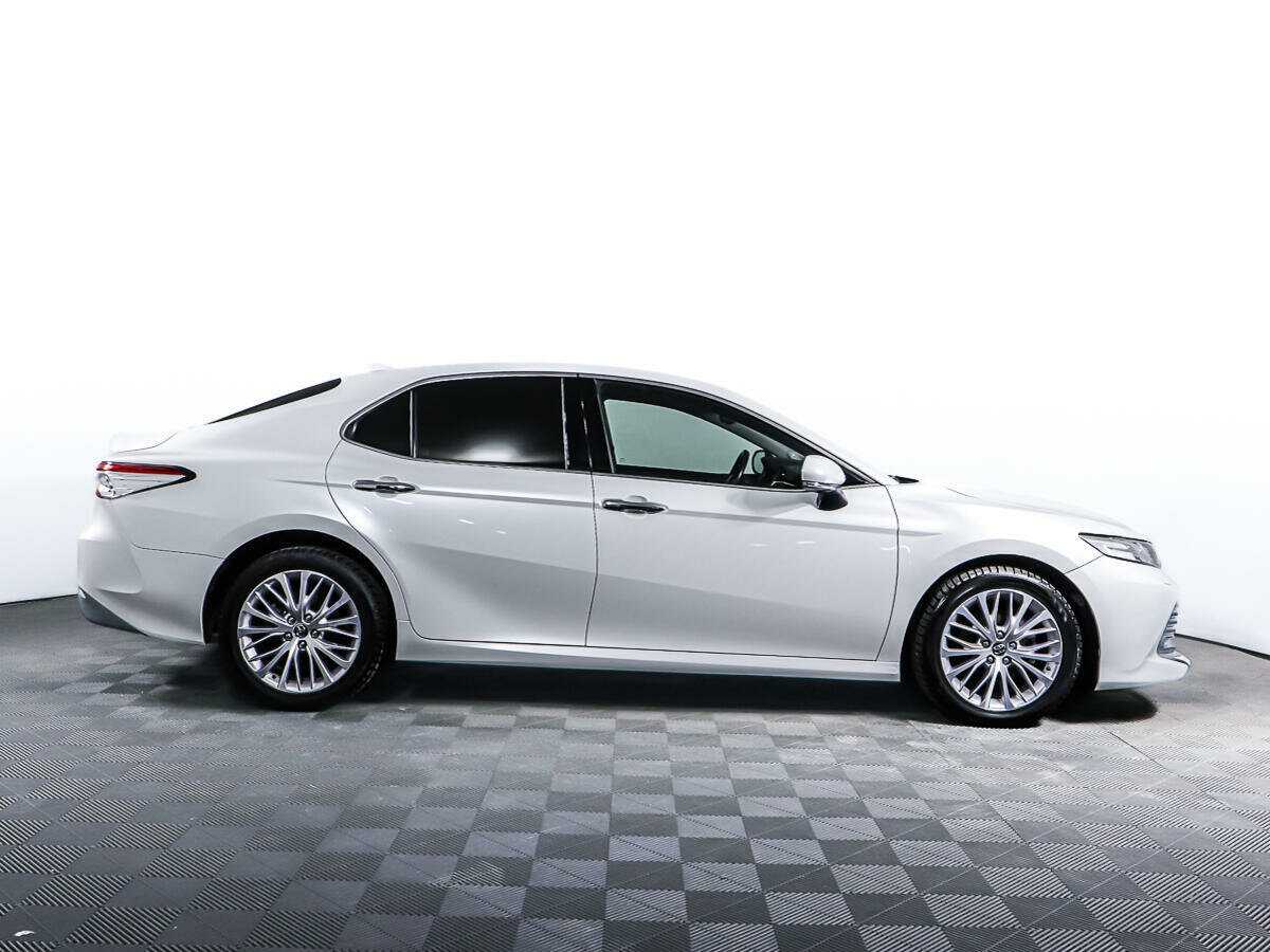 Toyota Camry, 2018 - фото №4