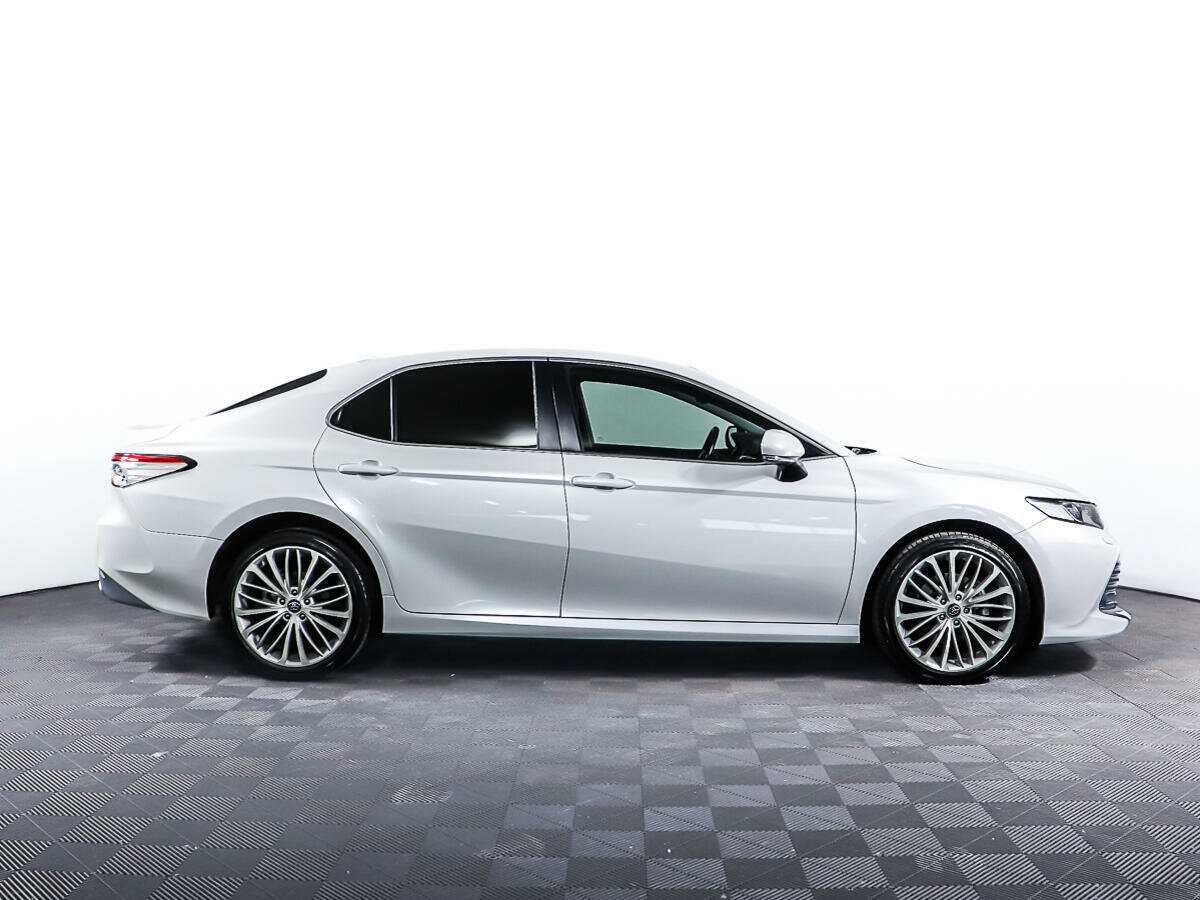 Toyota Camry, 2020 - фото №4