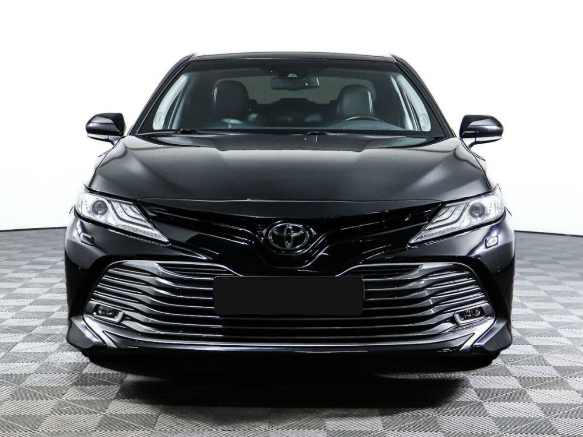 Toyota Camry, 2020 - фото №2
