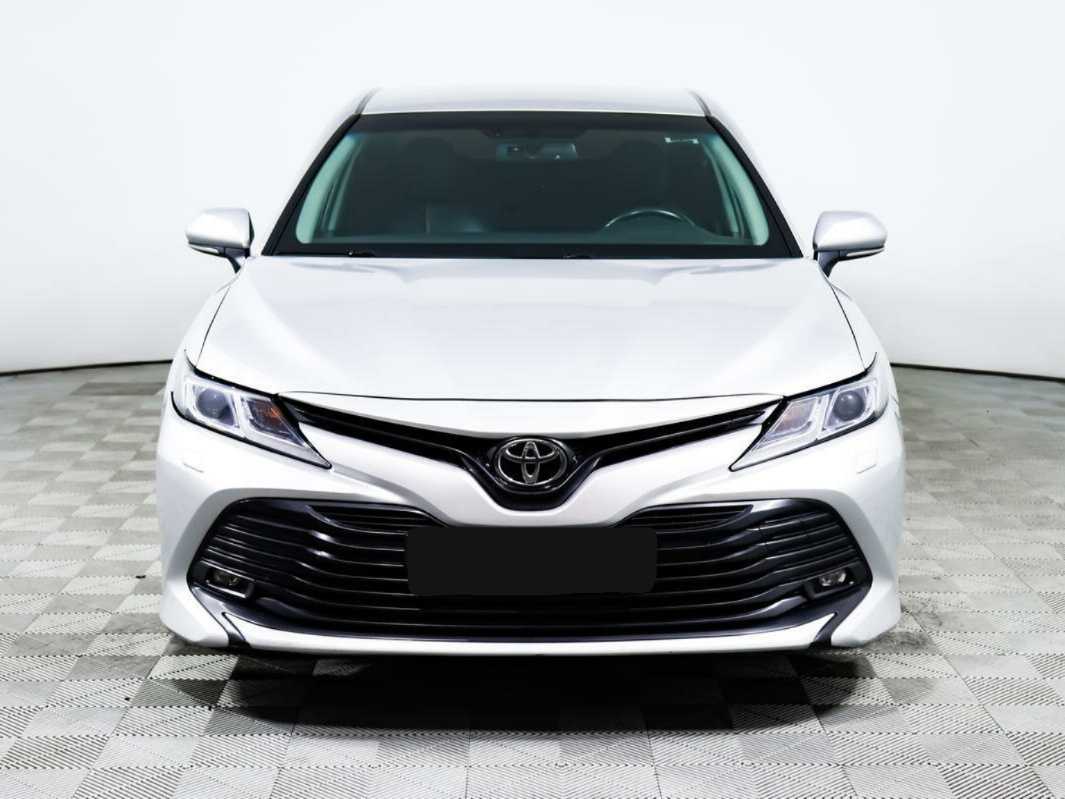 Toyota Camry, 2018 - фото №2
