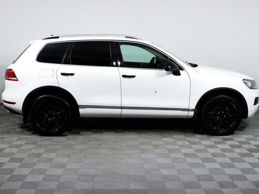 Volkswagen Touareg, 2012 - фото №4