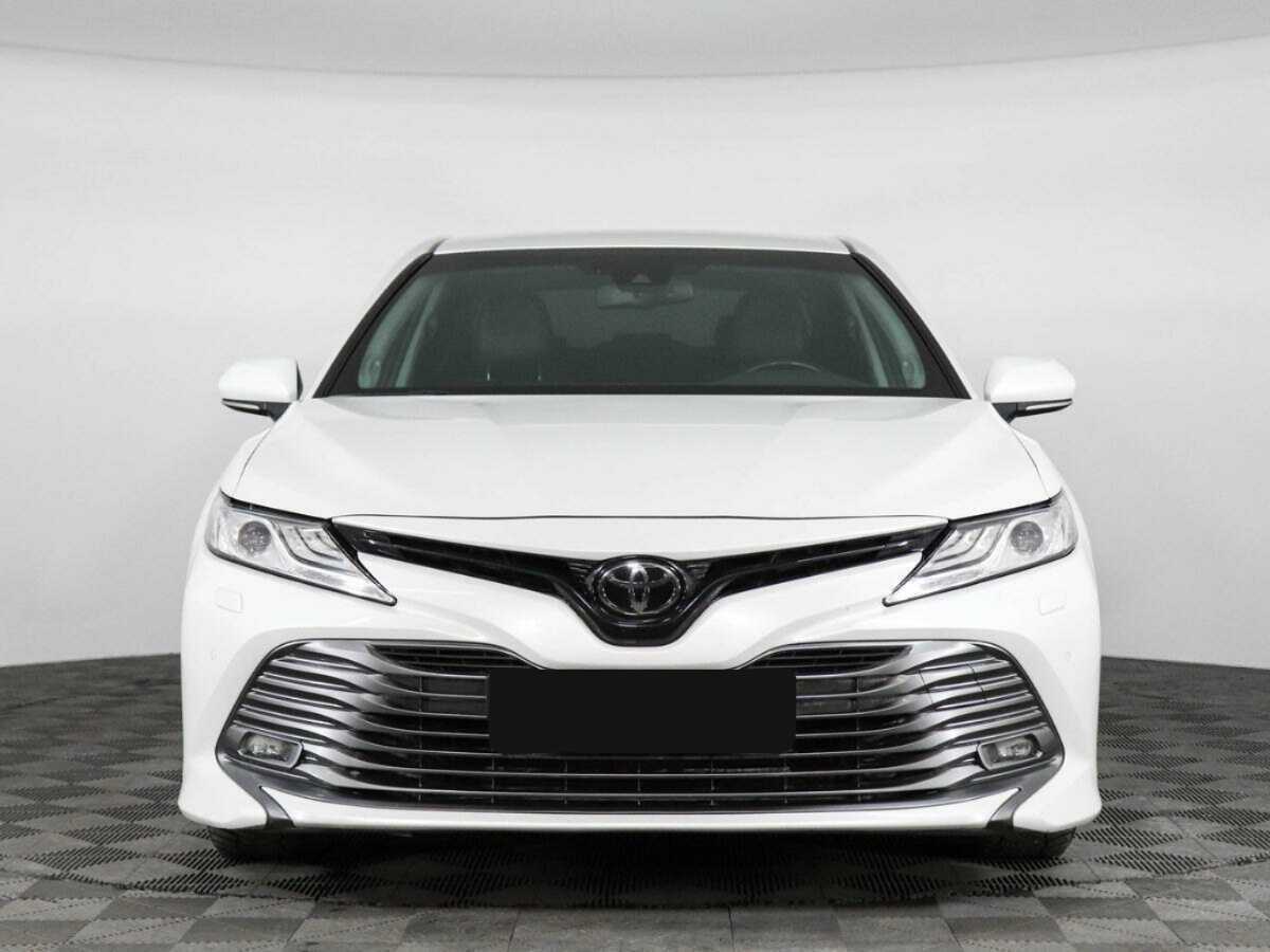 Toyota Camry, 2020 - фото №2
