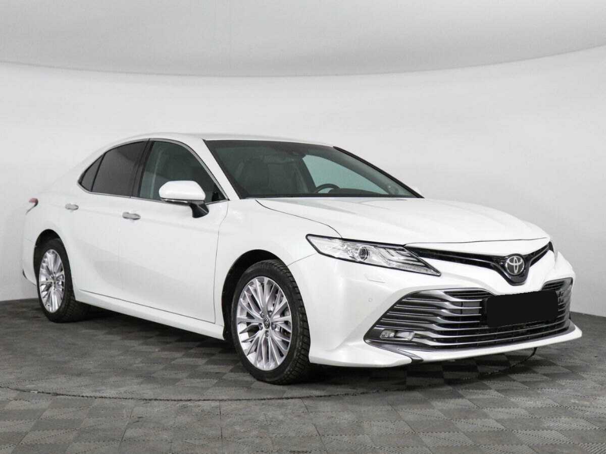Toyota Camry, 2020 - фото №3