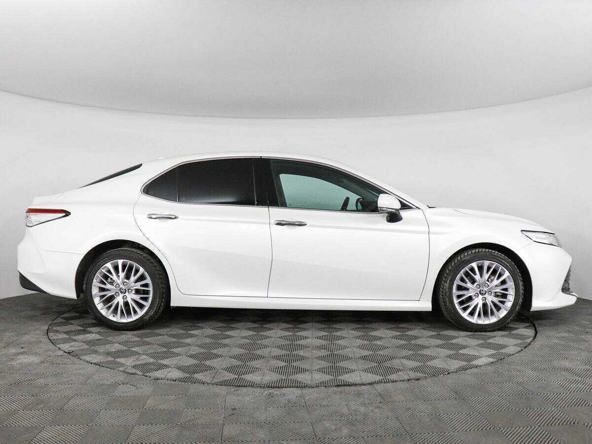 Toyota Camry, 2020 - фото №4
