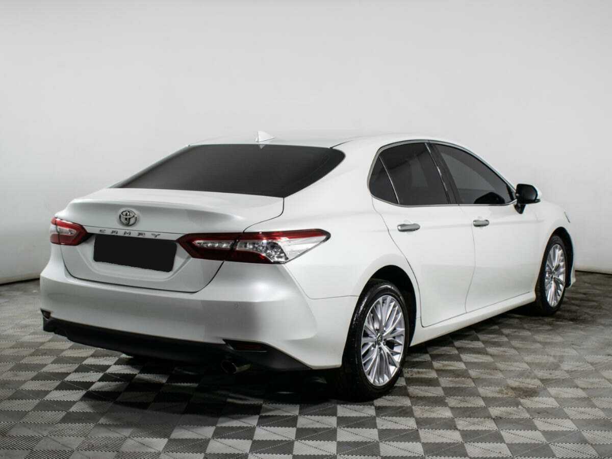 Toyota Camry, 2019 - фото №4