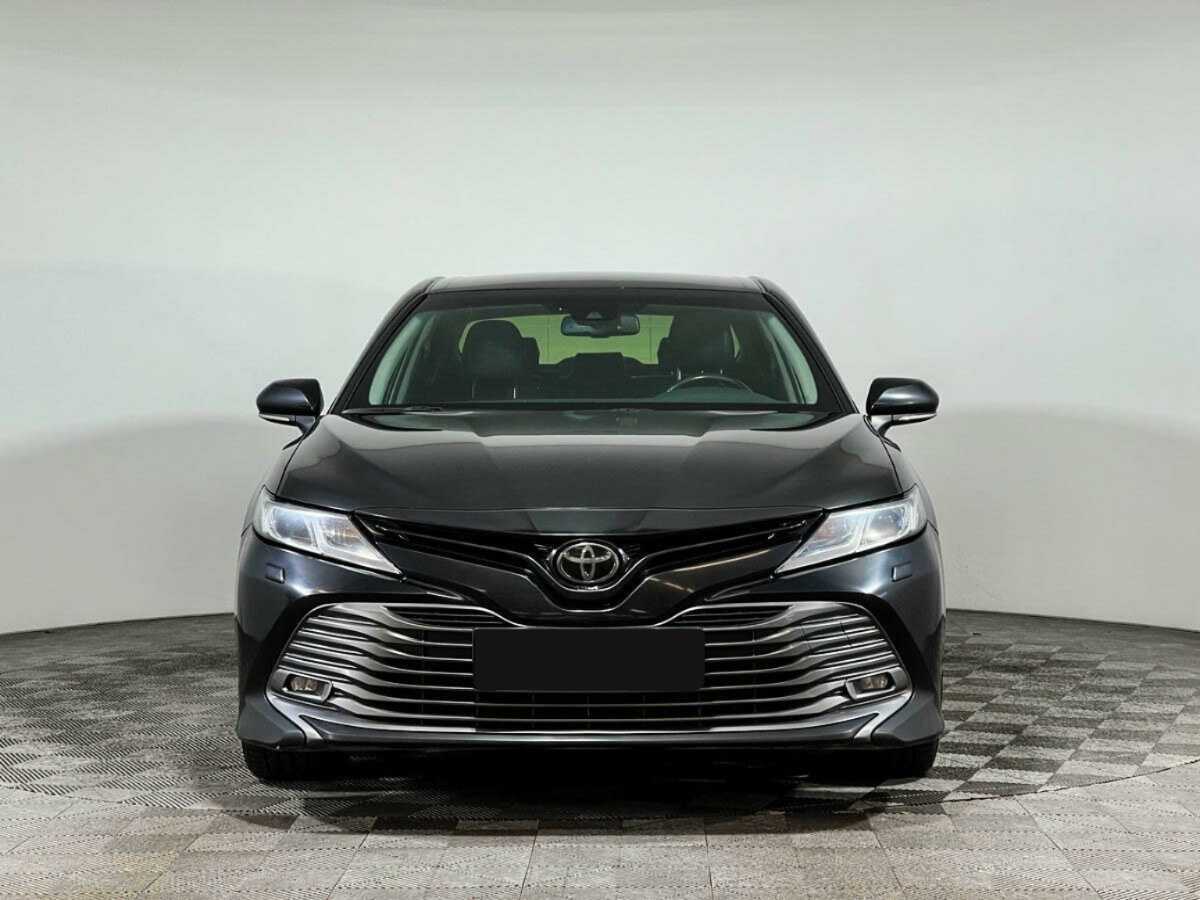 Toyota Camry, 2020 - фото №2