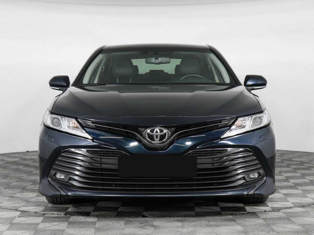 Toyota Camry, 2018 - фото №2