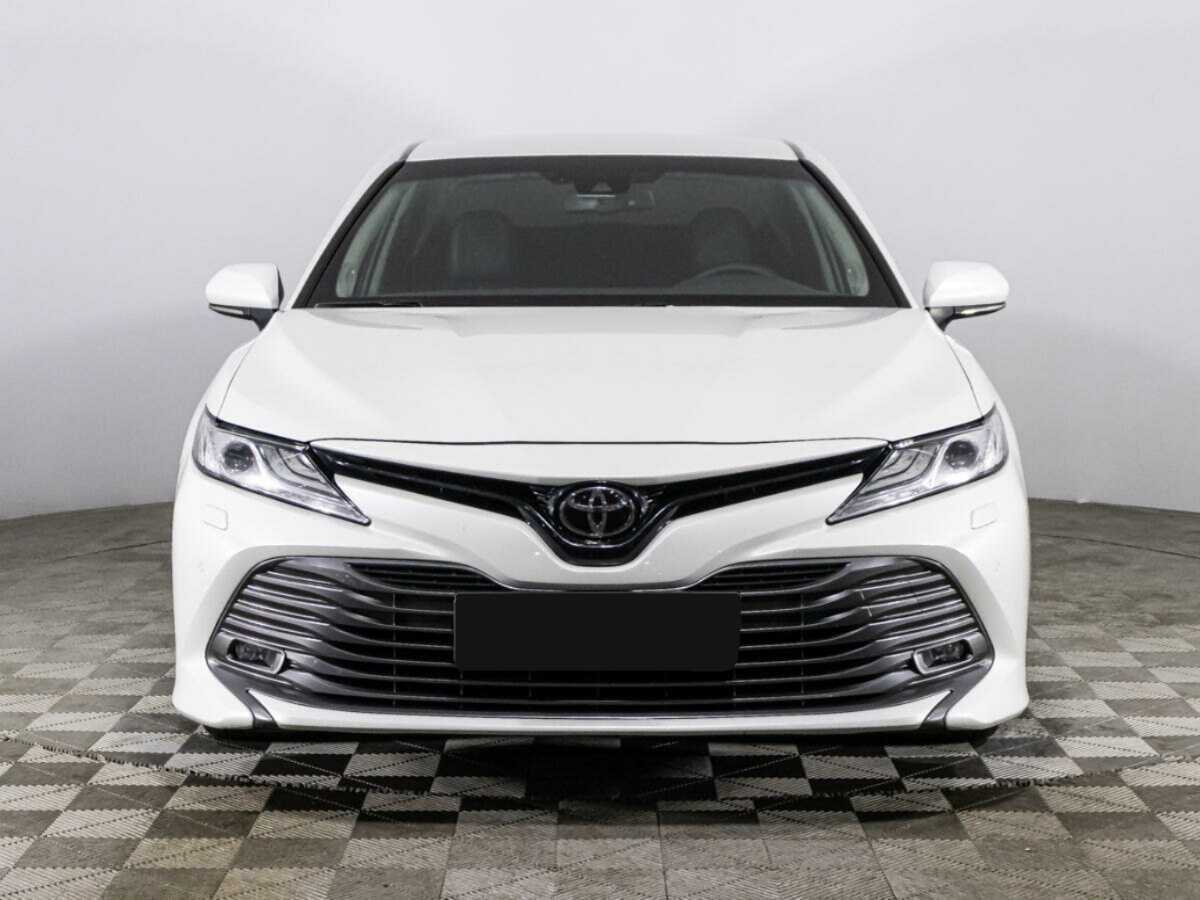 Toyota Camry, 2020 - фото №2