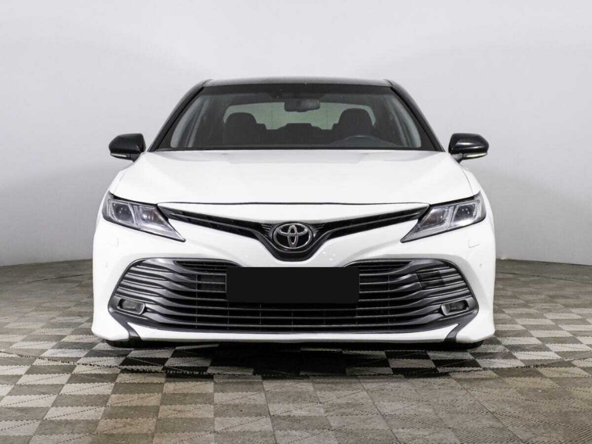 Toyota Camry, 2019 - фото №2