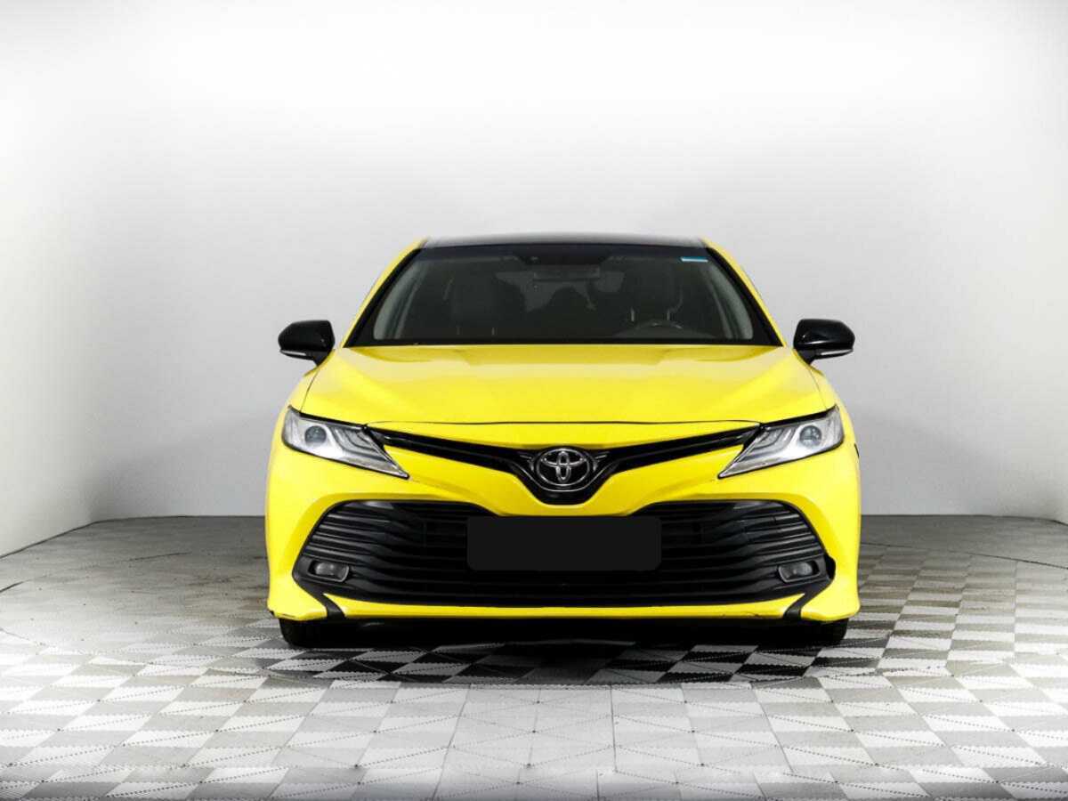 Toyota Camry, 2021 - фото №2