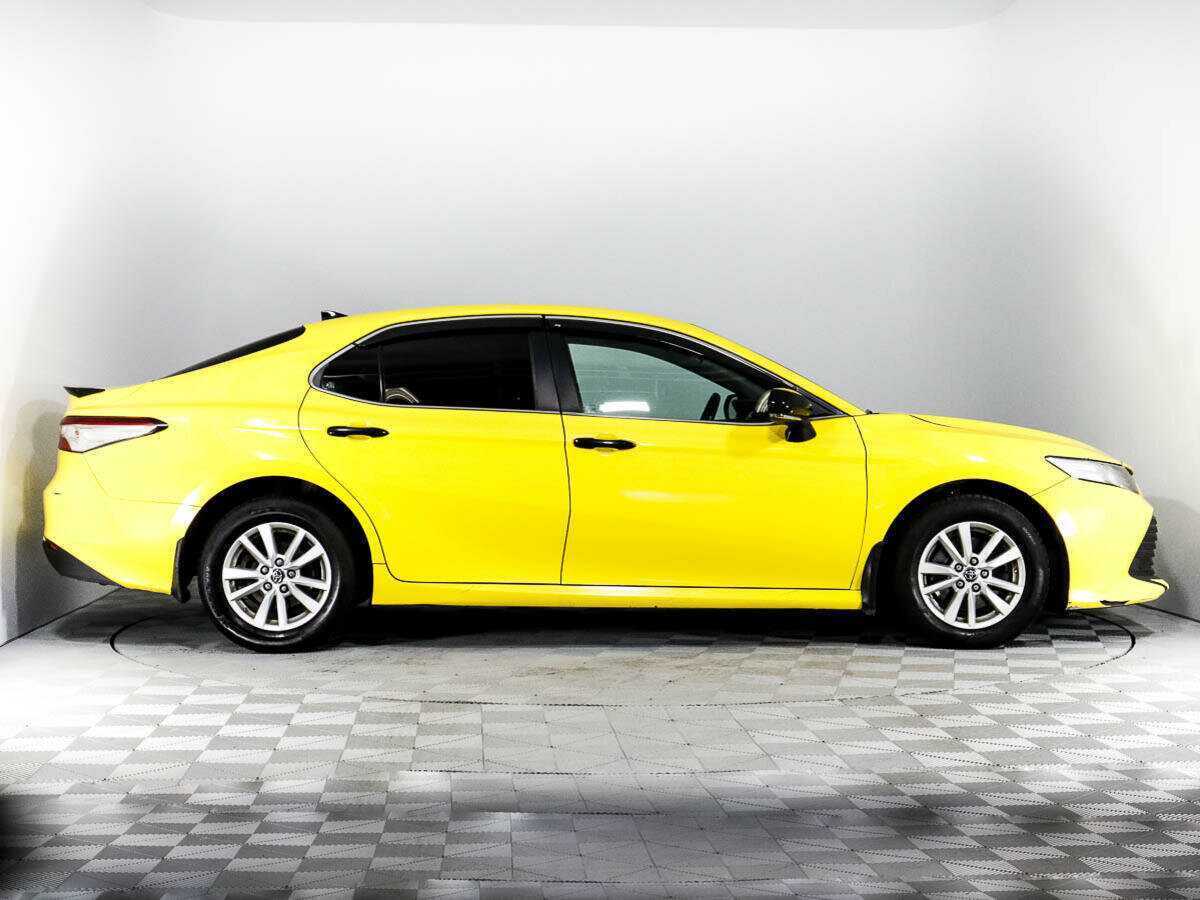Toyota Camry, 2021 - фото №4