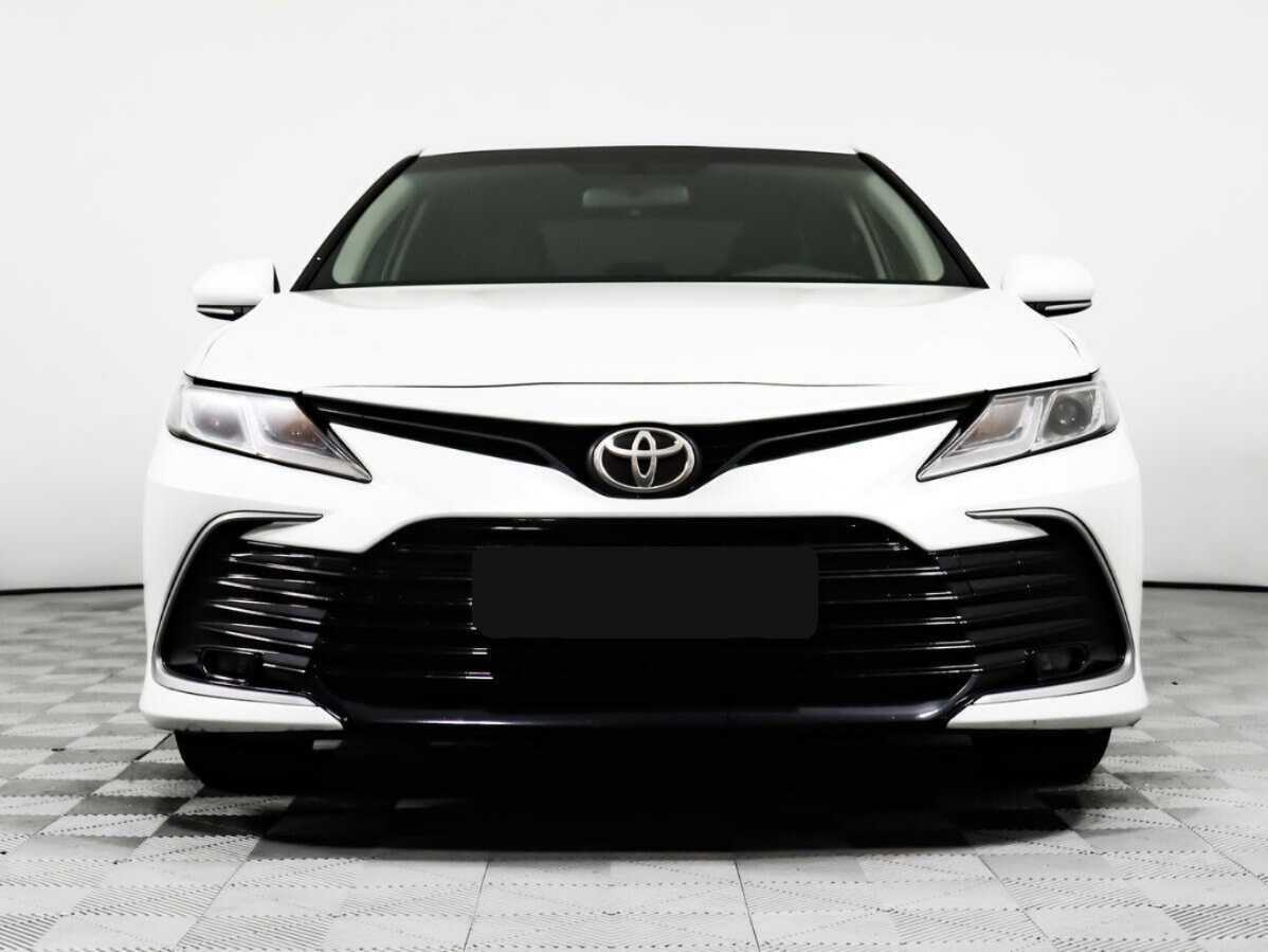 Toyota Camry, 2021 - фото №2