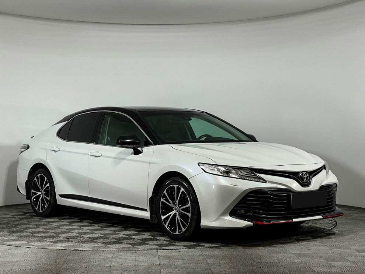 Toyota Camry, 2020 - фото №3