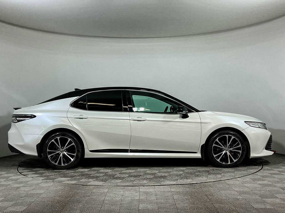 Toyota Camry, 2020 - фото №4