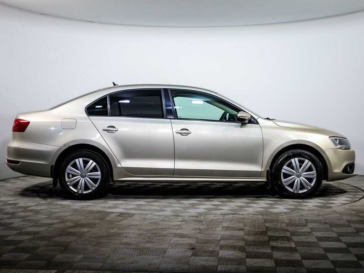Volkswagen Jetta, 2012 - фото №3