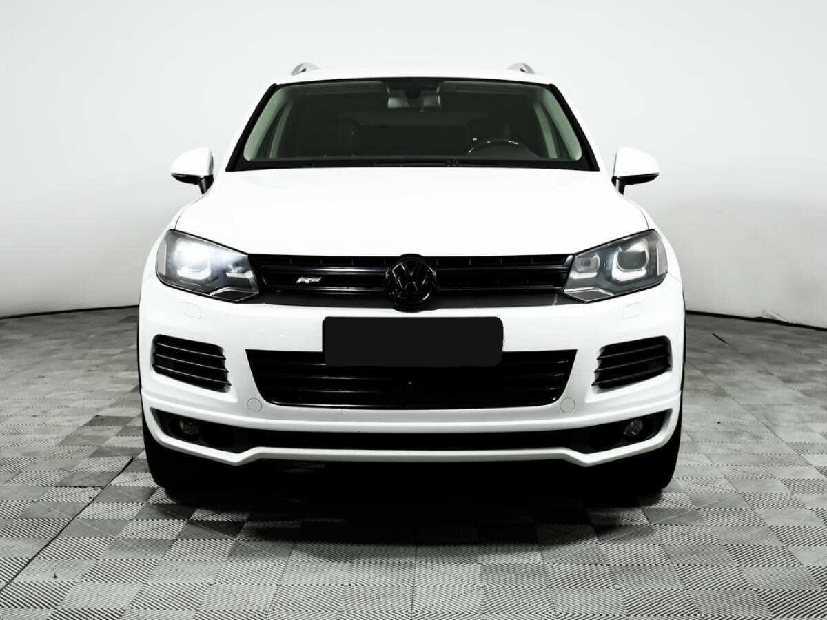 Volkswagen Touareg, 2012 - фото №2