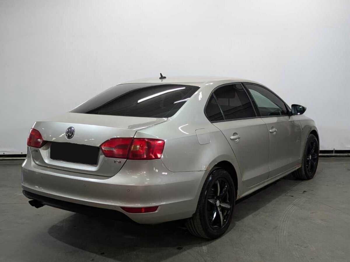 Volkswagen Jetta, 2012 - фото №4