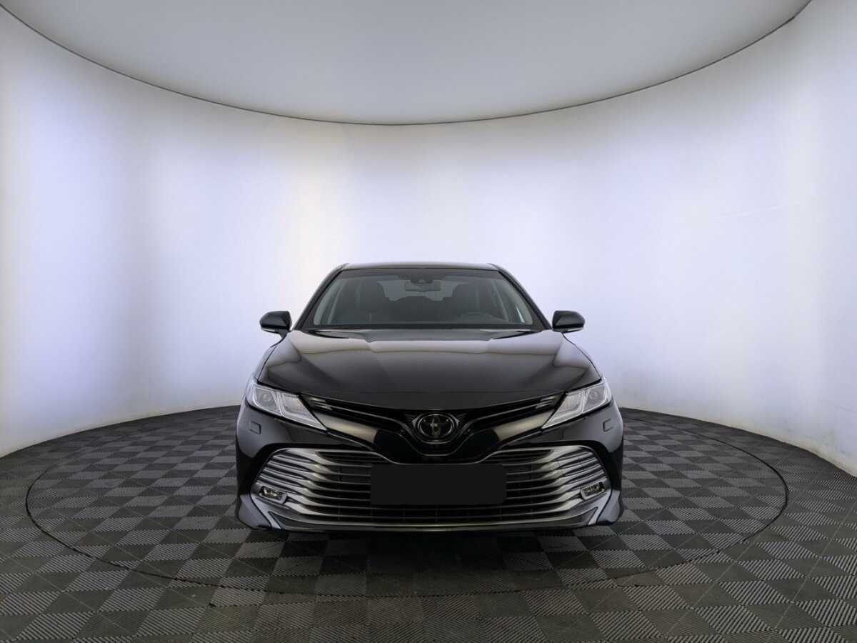 Toyota Camry, 2020 - фото №2