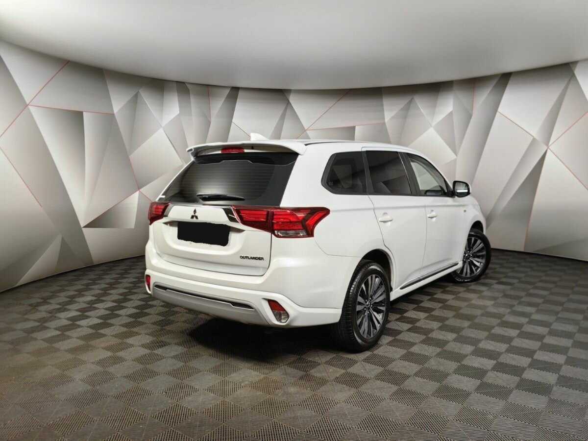 Mitsubishi Outlander, 2022 - фото №2