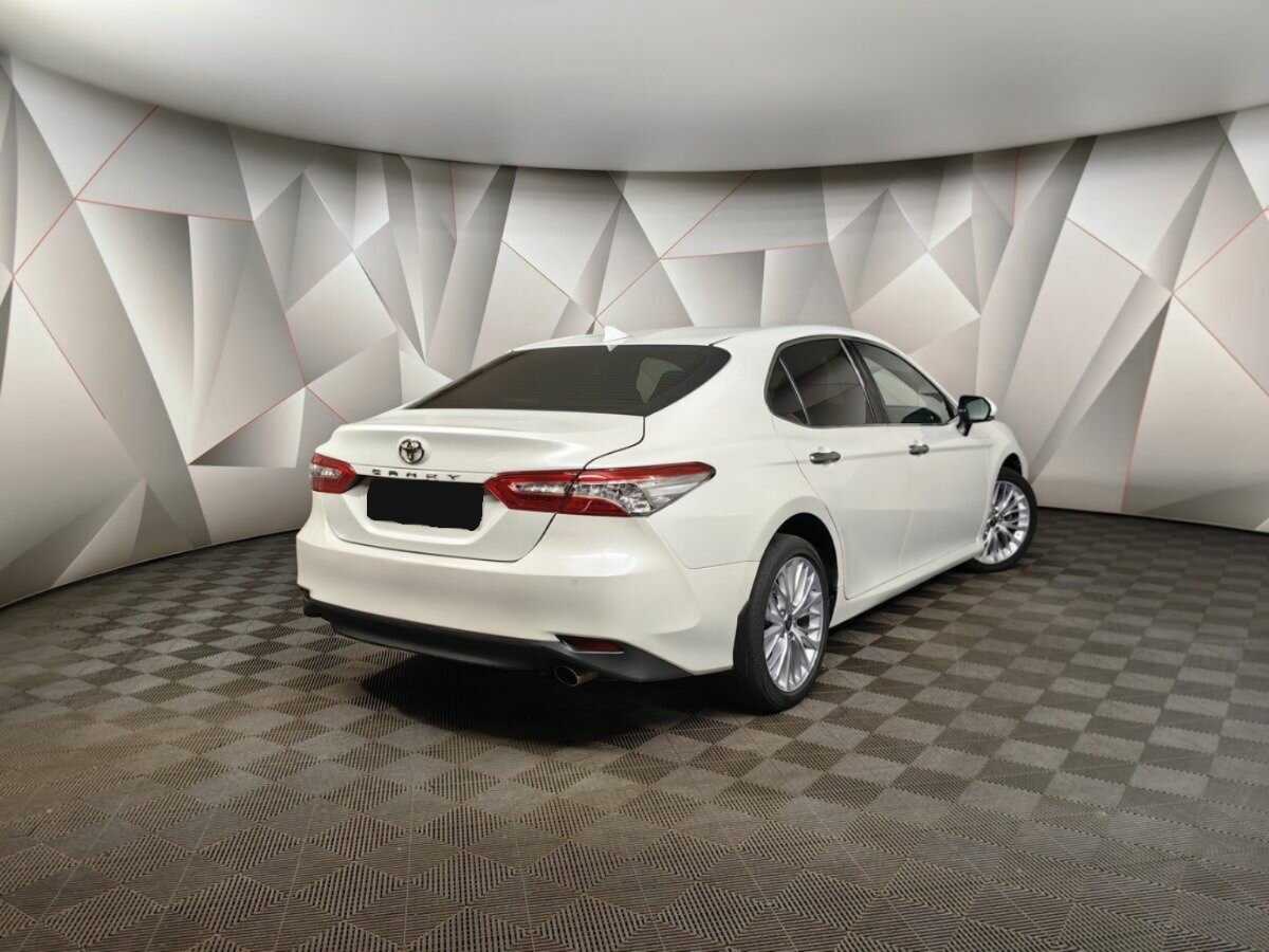 Toyota Camry, 2020 - фото №2