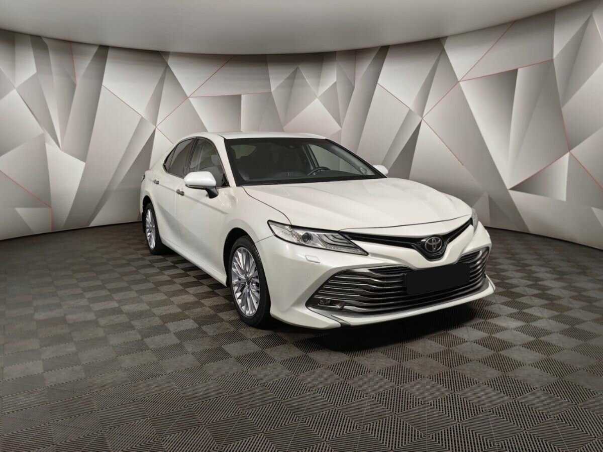 Toyota Camry, 2020 - фото №3