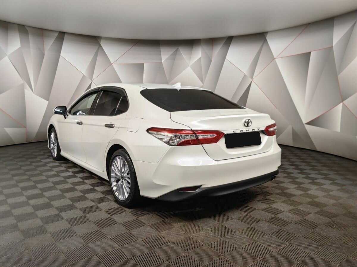 Toyota Camry, 2020 - фото №4