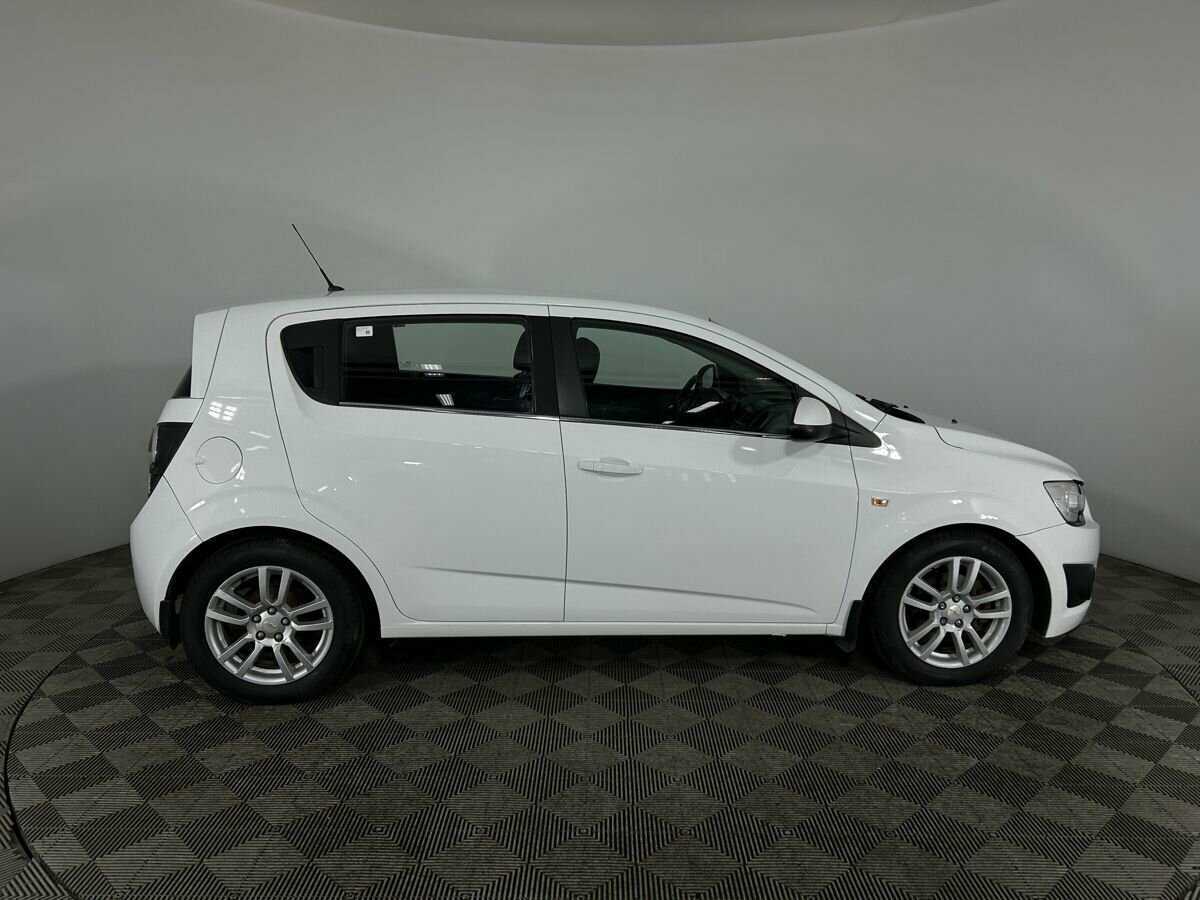 Chevrolet Aveo, 2014 - фото №4