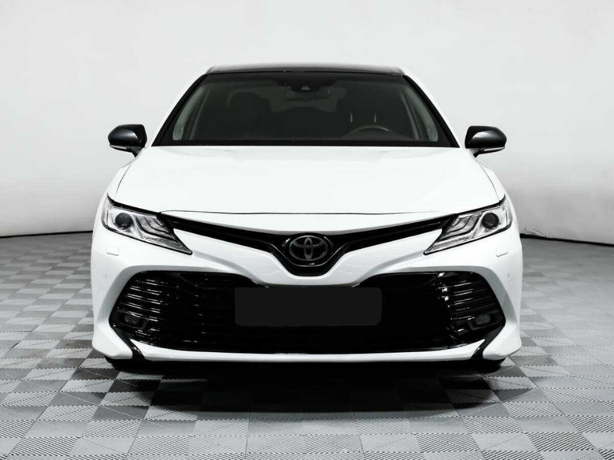 Toyota Camry, 2019 - фото №2