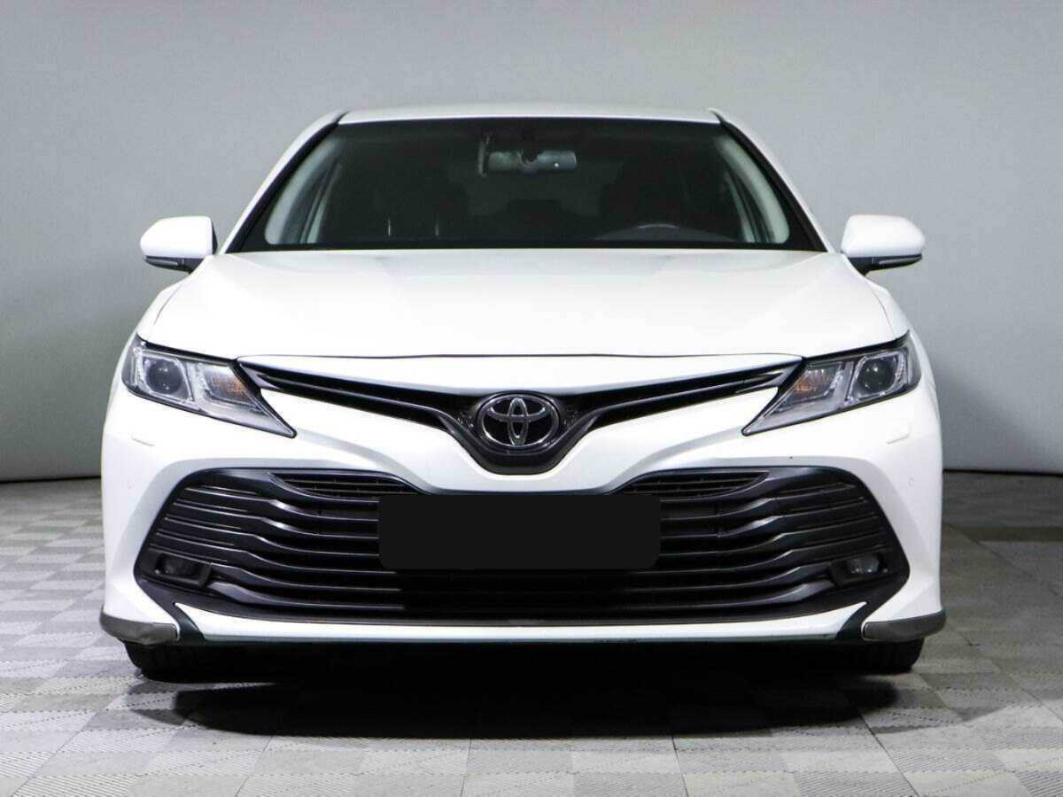Toyota Camry, 2020 - фото №2