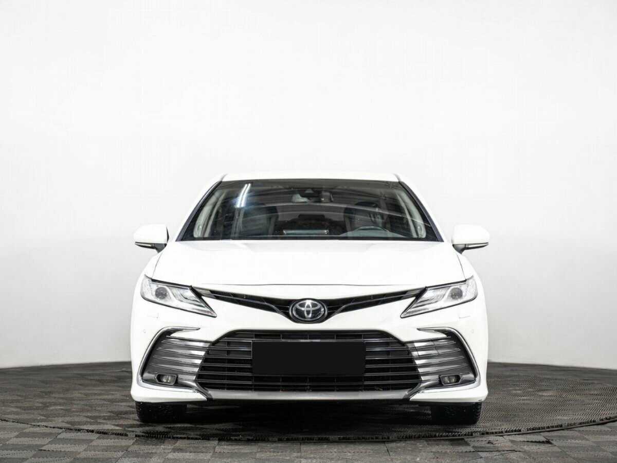 Toyota Camry, 2022 - фото №2