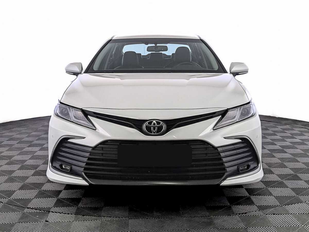 Toyota Camry, 2021 - фото №2