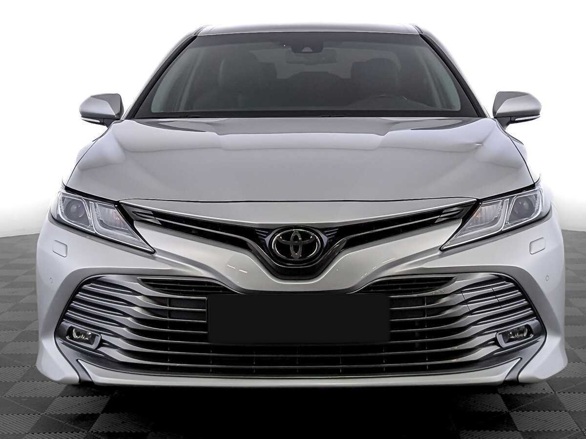 Toyota Camry, 2019 - фото №2