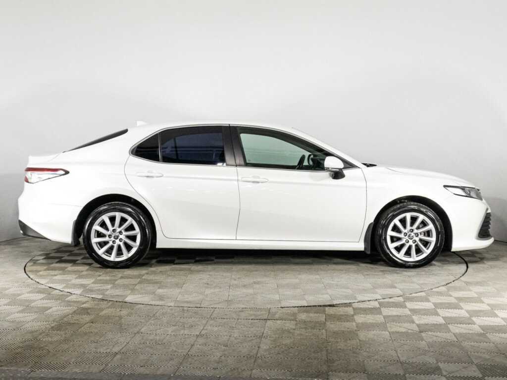 Toyota Camry, 2021 - фото №4