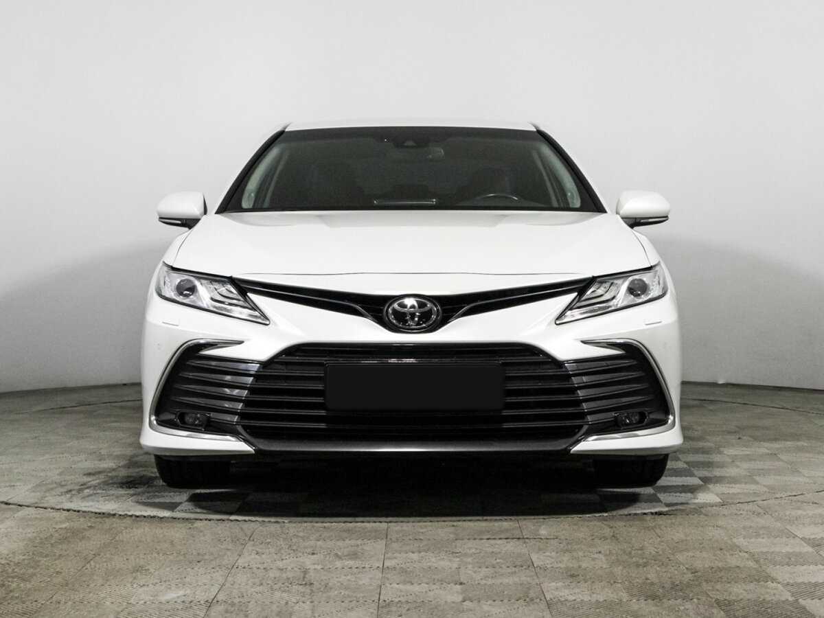 Toyota Camry, 2021 - фото №2