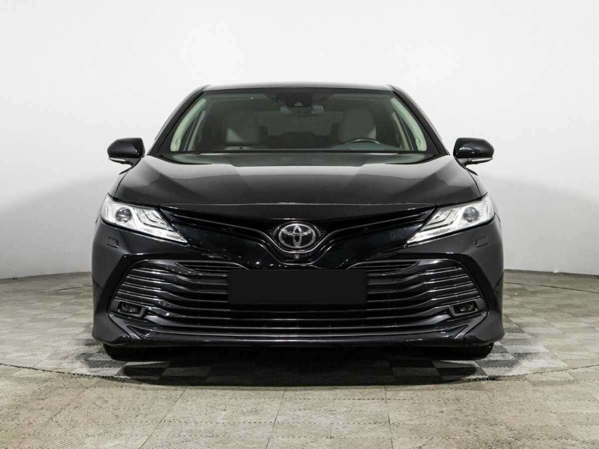 Toyota Camry, 2018 - фото №2
