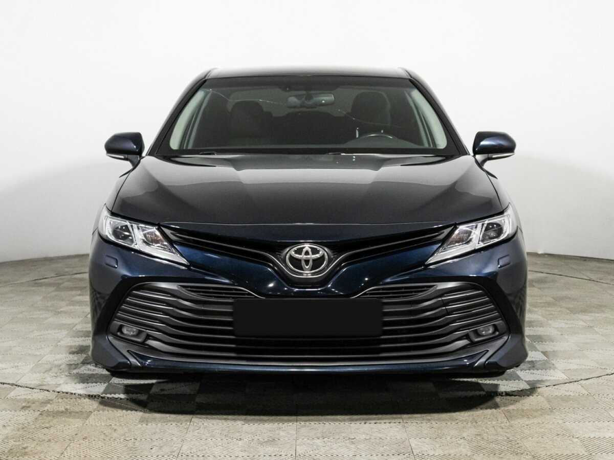 Toyota Camry, 2020 - фото №2