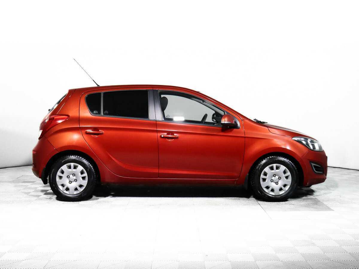 Hyundai i20, 2012 - фото №4