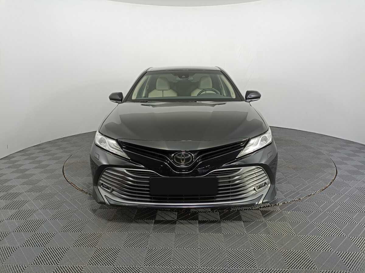 Toyota Camry, 2020 - фото №2