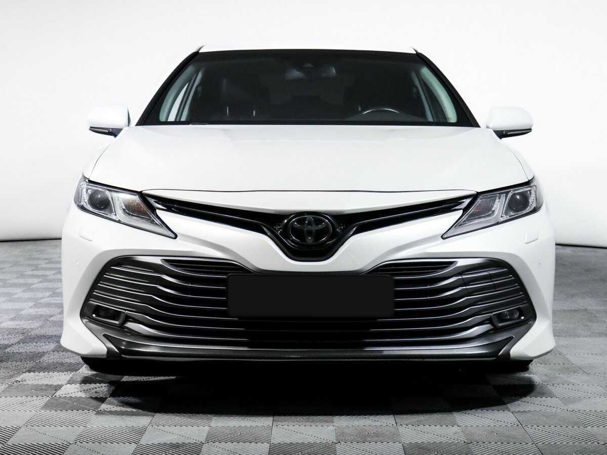 Toyota Camry, 2019 - фото №2